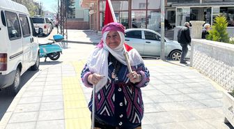 75 yaşındaki Satı teyzenin bayrak sevgisi