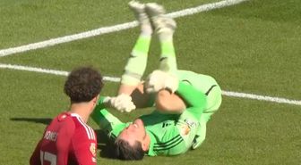 Bu kadarı da insafsızlık! Rakip kaleci sakatlanıp yerde yatarken gol attılar