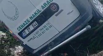 Cenaze nakil aracı kaza yaptı, araçtaki 2 kişi yaralandı