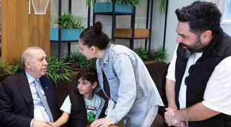 Cumhurbaşkanı Erdoğan, vatandaşlarla kafede sohbet etti
