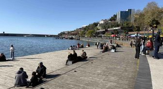 Güneş yüzünü gösterdi, Zonguldak'ta sahil şeridi hareketlendi