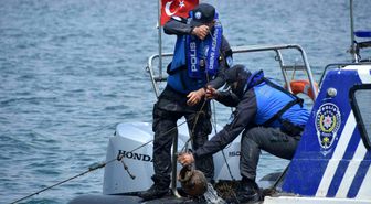 İzmir'de deniz ekosistemini tehdit eden kaçak ahtapot tuzakları imha edildi
