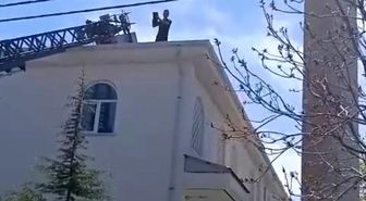 Kovancılar'da mahsur kalan kedi kurtarıldı