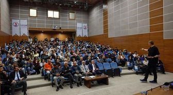 NASA'daki Türk bilim adamı Dr. Umut Yıldız, OMÜ'de evrenin sırlarını anlattı