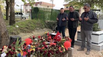 Saldırıda hayatını kaybeden Adnan'ın mezarlarına bırakılan notlar duygulandırdı