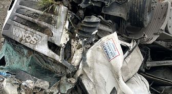 Yoldan çıkan tır hurdaya döndü: 1 yaralı