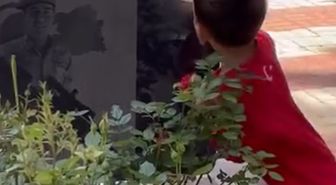 3 yaşındaki Sezer, adını aldığı şehit amcasının mezarını öpüp, suladı