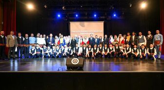 '7 Bölge 7 Renk' ayakta alkışlandı