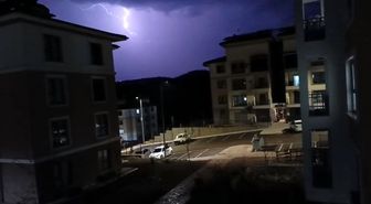 Adıyaman'da şimşekler geceyi aydınlattı