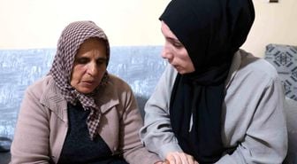 Ayrı şehirler, kayıp hayatlar: Cesetleri bulunamayan Gülistan Doku ve Mekiye Akyel'in ailesi Diyarbakır'da bir araya geldi