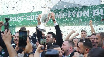 Bursaspor, şampiyonluk kupasını törenle aldı