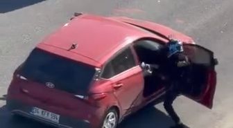 Çekmeköy'de tekmeli yol verme kavgası kamerada