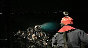 Çeşme açıklarında 31 düzensiz göçmen yakalandı
