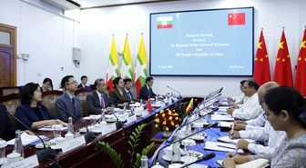 Çin Dışişleri Bakanı Wang, Myanmarlı Mevkidaşı ile Görüştü
