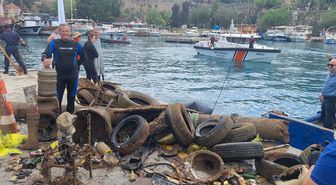 Denizden 5 ton atık çıkarıldı