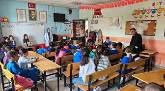 Diyadin'de öğretmene gül mesajı