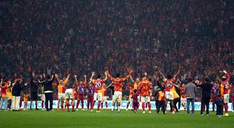 Galatasaray, derbi galibiyetini taraftarıyla kutladı
