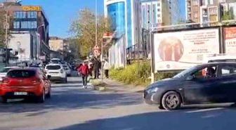 Maltepe'de sürücüyü darbedip motosikletine el koydular