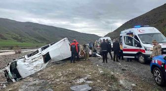 Yolcu minibüsü dere yatağına yuvarlandı: 16 yaralı