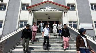 Yüksekova'da 4 bin 69 öğrenci bursluluk sınavında ter döktü