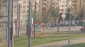 Kayseri'de seyir halindeki elektrikli otomobil alev aldı
