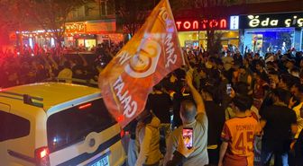 Bursa'da Galatasaray taraftarlarından galibiyet coşkusu