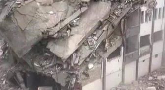 Diyarbakır'da ağır hasarlı binalar yıkılıyor