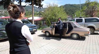 Fekeli gaziden Kaymakam Yılmaz'a, Ferdi Tayfur'un 'Hatıran Yeter' şarkısıyla teşekkür