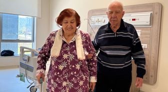 Felçli kadın, 'robotik rehabilitasyon' ile ayağa kalktı