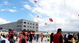Kütahya OSB'de uçurtmalar gökyüzünü renklendirdi