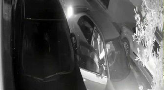 Otomobilden yol kenarına atılan kadının yardım çığlıkları sokağı inletti