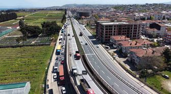 Yalova'da köprülü kavşakta çalışma nedeniyle trafik yoğunluğu