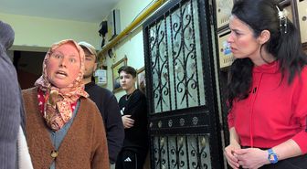 Apartmanı illallah ettiren komşu! Evden tam 3 kamyon çöp çıktı