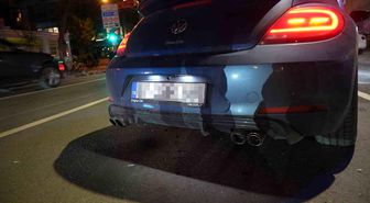Kadıköy'de abartı egzoz denetimi: Araçlara ceza yağdı