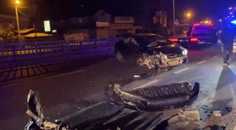 Düzce'de Köprüde Korkuluklara Çarpan Otomobilde 3 Kişi Yaralandı