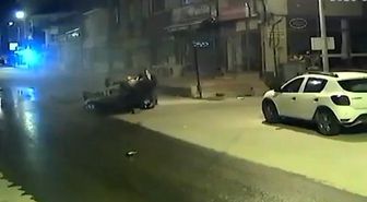 Takla atan araçtan yaralı kurtuldu, kendisine yaklaşan ördeğe kum fırlattı