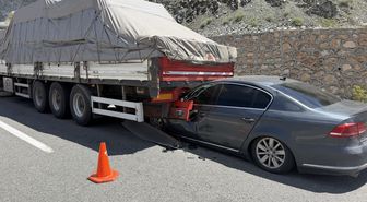 Malatya'da TIR'a Arkadan Çarpan Otomobilin Sürücüsü Yara Almadan Kurtuldu