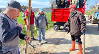 Tokat'ta köy halkı el ele vererek 5 kilometrelik yolu yeniledi