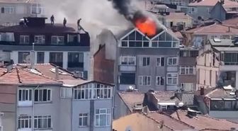 Üsküdar'da 5 katlı binanın çatısı alev alev yandı