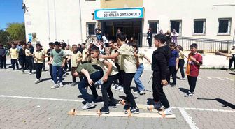 Hisarcık Şehitler Ortaokulu'nda çocuk oyunları şenliği