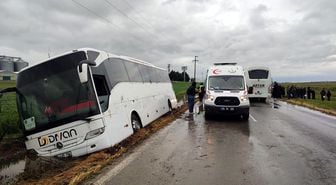 1 Mayıs kutlamalarına giden işçileri taşıyan otobüs yoldan çıktı; 1 yaralı