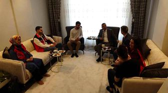 Evlilik kredisiyle yuva kuran çift ilk çocuklarını kucağına aldı