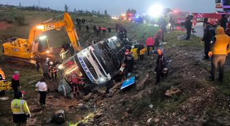 Malatya'da yolcu otobüsü şarampole devrildi: 3 ölü, 22 yaralı