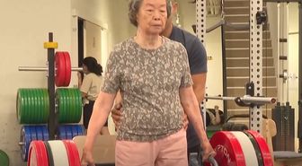 Tayvanlı nineler spor salonunda antrenman yapıyor