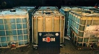 Bilecik'te arama yapılan tırda 5 bin 100 litre kaçak akaryakıt ele geçirildi