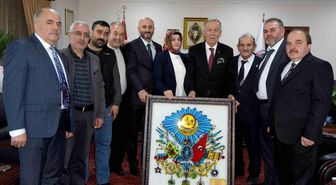 ESOB Başkanı Fırat'a 'Osmanlı devlet arması'