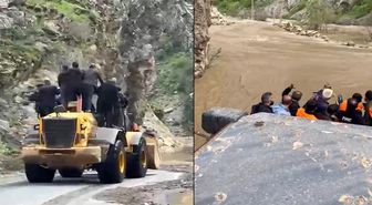 Kavaklı'da dere taştı: İşçiler kepçeyle taşındı