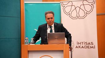Rektör Akpolat, dijital çağda üniversitelerin geleceğini anlattı