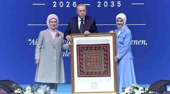 Cumhurbaşkanı Erdoğan'a takdim edilen 'Pazırık halısı' 360 bin ilmekle işlendi