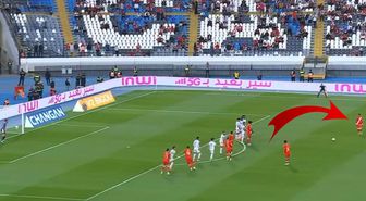 Galatasaray'ın eski yıldızından enfes bir frikik golü